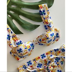 Weworewhat Riviera Bikini Set (M Top, XS Bottom)